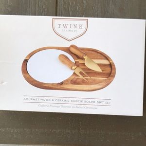 Twin Living Co Cheese Board gift set